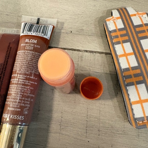 Victoria's Secret Lip Gloss Broadway Lip Oil and Lip Smacker Set - Picture 4 of 4